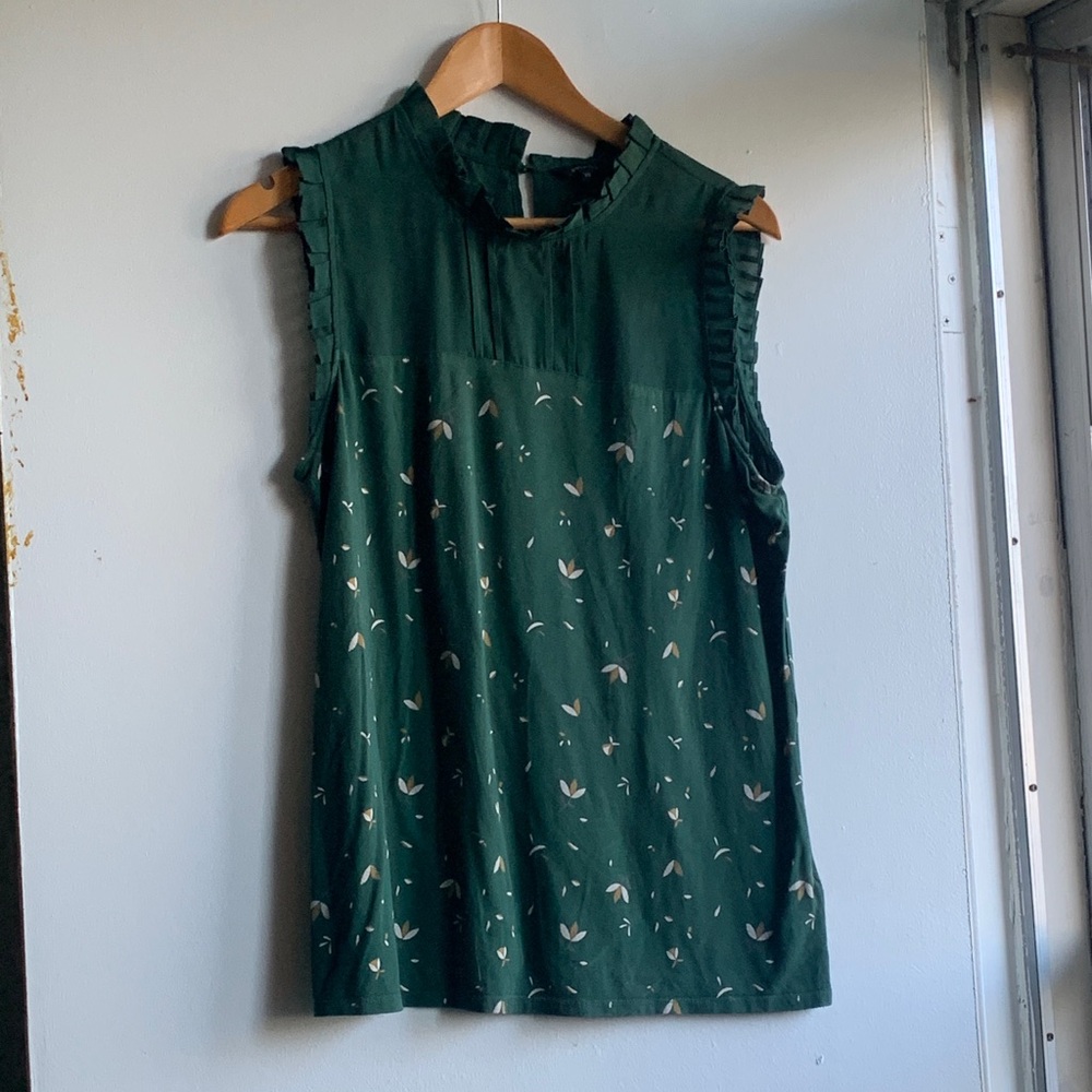 RW&CO. Green Sleeveless Top with Floral Pattern Size L
